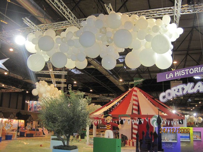DECORACION DE GRANDES ESPACIOS CON GLOBOS