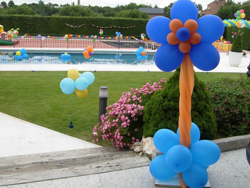 Decoracion FLORAL CON GLOBOS