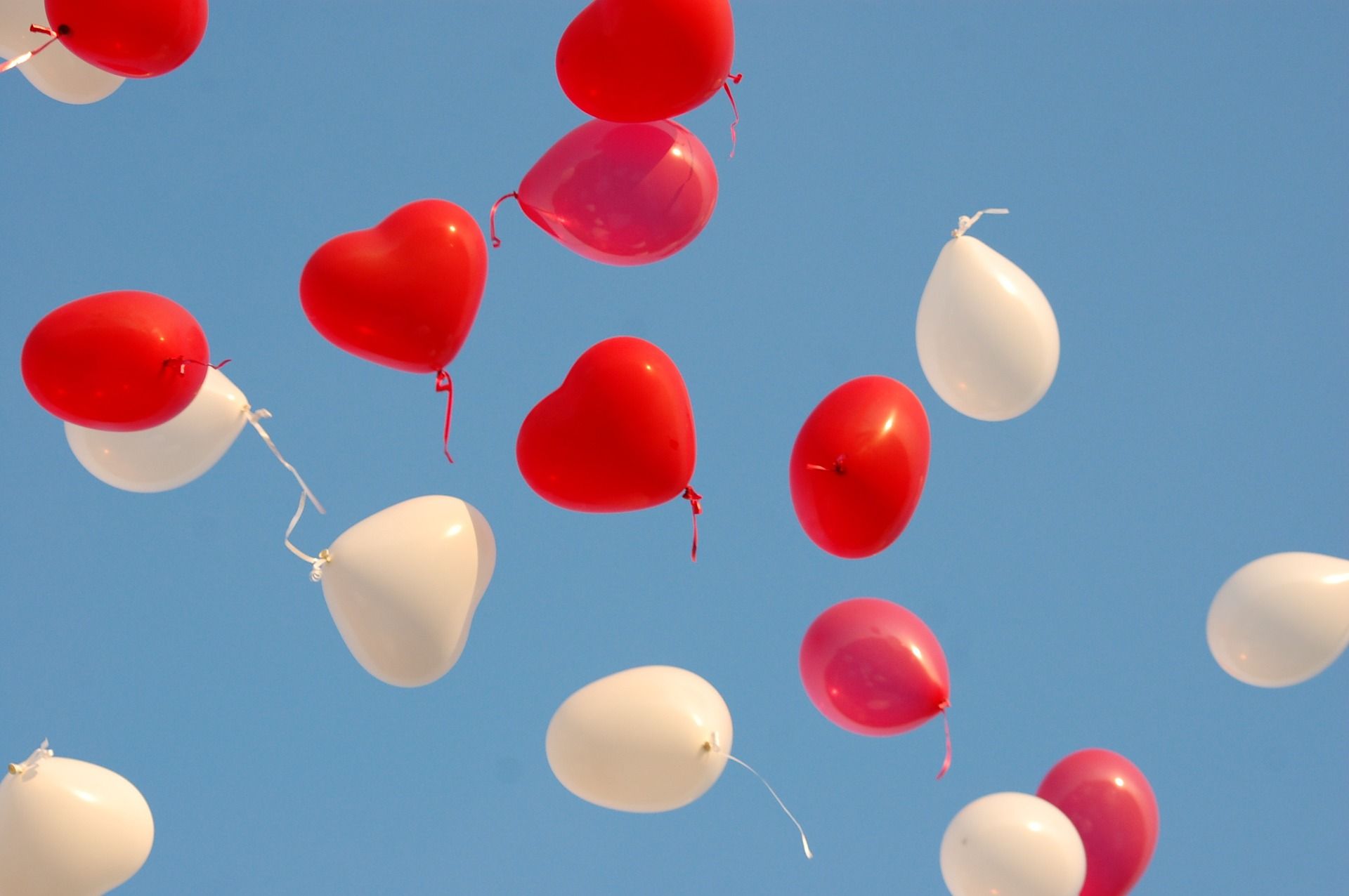 SUELTA DE GLOBOS CORAZÓN