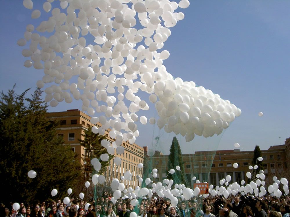 SUELTA GLOBOS BLANCOS 